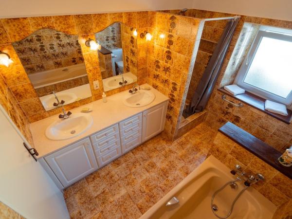 RELAIS SAINT JACQUES : photo 7 de la chambre chambre deluxe