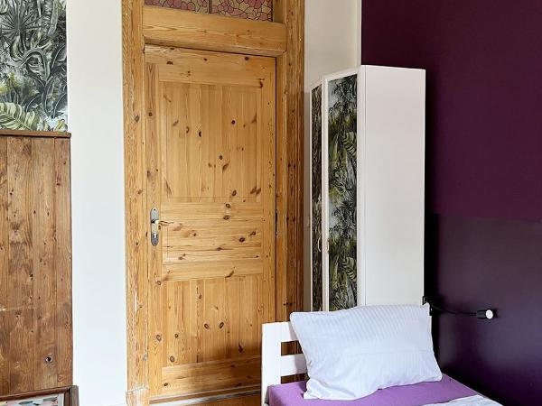 Homeplanet Hostel : photo 10 de la chambre chambre simple avec salle de bains commune