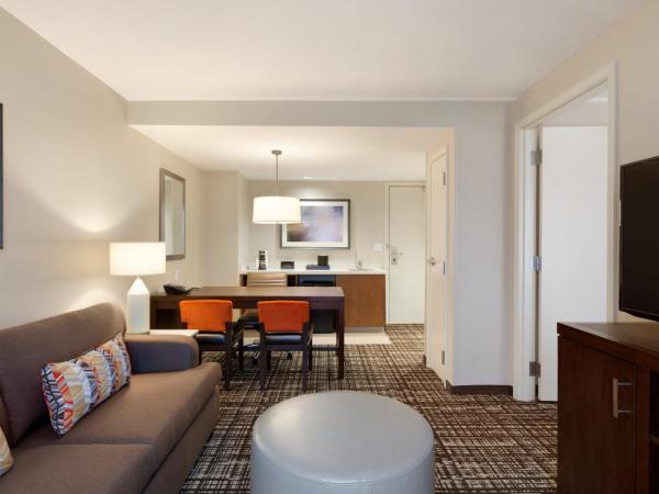 Embassy Suites Oklahoma City Downtown/Medical Center : photo 5 de la chambre suite premium avec 2 lits queen-size