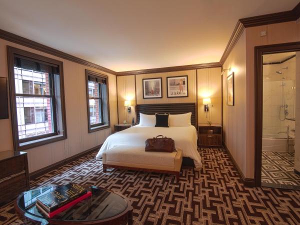 Iroquois New York Times Square : photo 1 de la chambre suite junior 1 lit king-size - vue sur ville