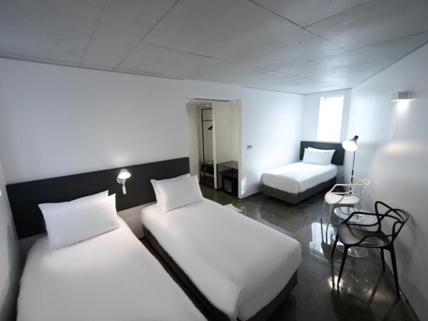Creto Hotel Myeongdong : photo 1 de la chambre chambre triple avec netflix