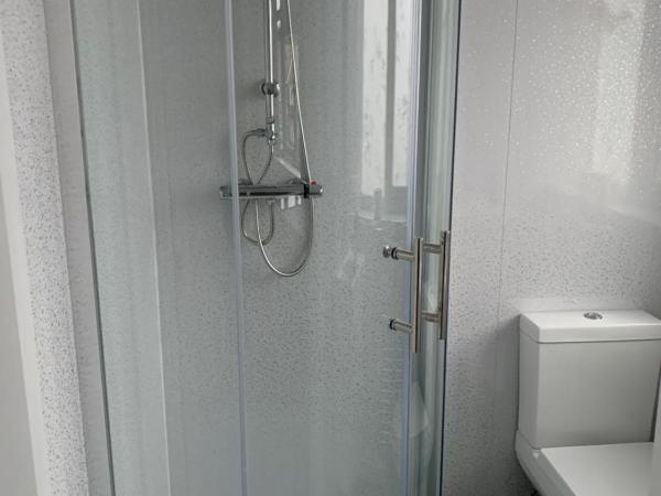 Studio 22 Lower Road Beeston : photo 5 de la chambre chambre double deluxe avec douche