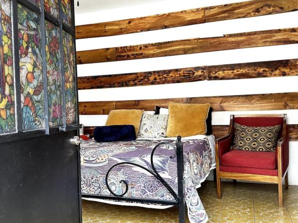 #1-Rooftop Garden-7 Bedrooms-9 Beds-3 Kitchens : photo 3 de la chambre chambre double - vue sur parc