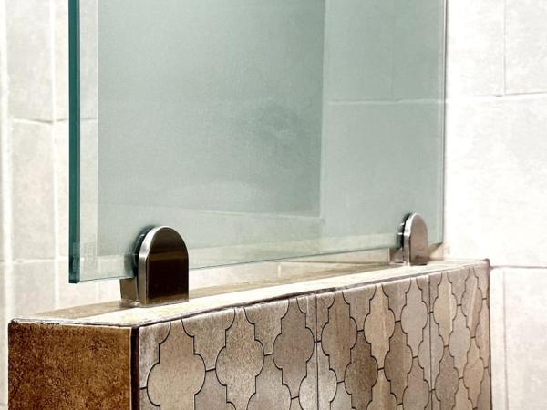 #1-Rooftop Garden-7 Bedrooms-9 Beds-3 Kitchens : photo 6 de la chambre chambre double - vue sur parc