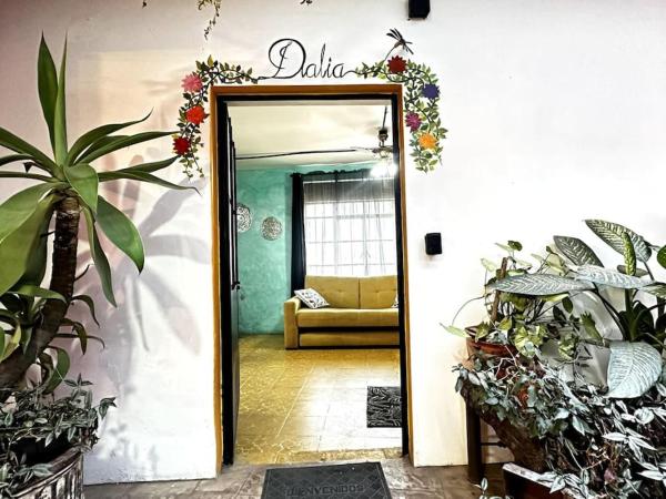 #1-Rooftop Garden-7 Bedrooms-9 Beds-3 Kitchens : photo 5 de la chambre chambre double - vue sur parc