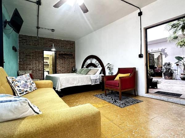 #1-Rooftop Garden-7 Bedrooms-9 Beds-3 Kitchens : photo 4 de la chambre chambre double - vue sur parc