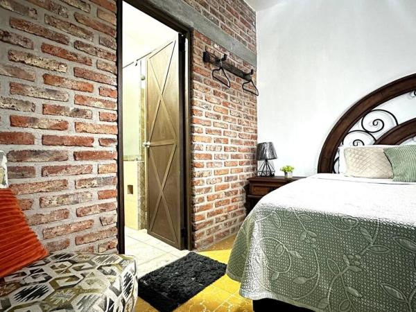 #1-Rooftop Garden-7 Bedrooms-9 Beds-3 Kitchens : photo 6 de la chambre chambre double - vue sur parc