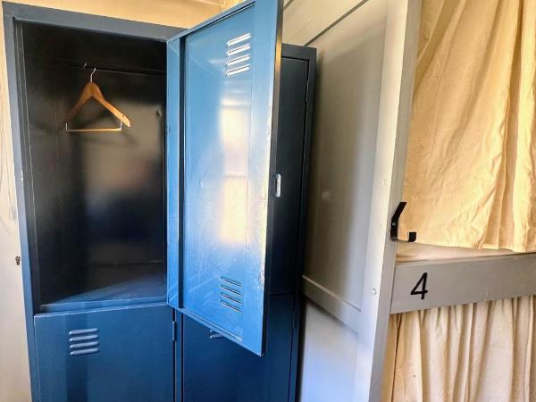 Gorilla Hostel : photo 5 de la chambre lit dans dortoir mixte de 8 lits 