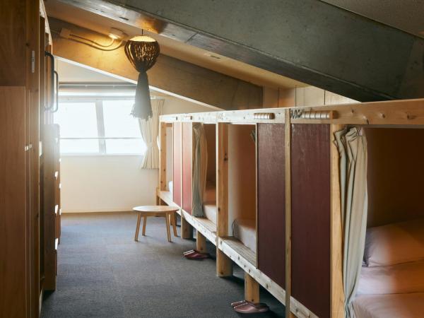 Common de - Hostel & Bar : photo 2 de la chambre lit superposé dans dortoir pour femmes