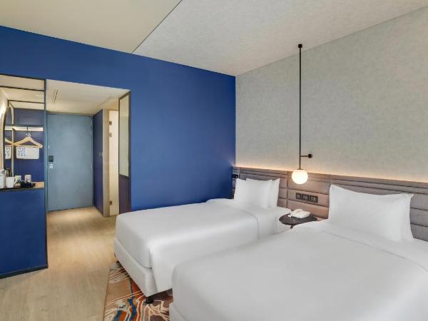 Novotel Pune Viman Nagar Road : photo 3 de la chambre premier twin room with complimentary imfl from 6:00 pm to 8 pm at barcode and shared airport transfer