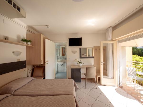 Hotel Madison : photo 2 de la chambre chambre quadruple avec balcon