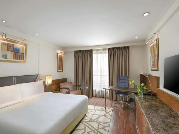 Radisson Blu Plaza Delhi Airport : photo 1 de la chambre superior room with happy hours 03:00 pm to 08:00 pm ,1+1 & free pick up and drop to worldmark aerocity (subject to car availability)