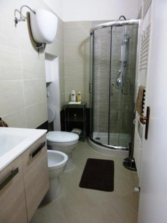 LE GEMME DI PERUGIA - alloggi in centro storico - VIA DELLA CUPA / VIA DELIZIOSA : photo 9 de la chambre chambre quadruple supérieure