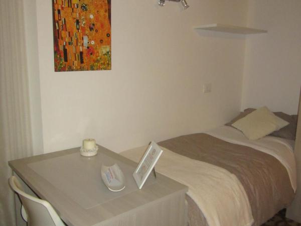 LE GEMME DI PERUGIA - alloggi in centro storico - VIA DELLA CUPA / VIA DELIZIOSA : photo 6 de la chambre chambre triple standard