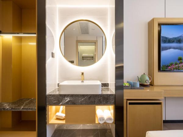 East Sacred Hotel - very close to the Drum tower And Nanluoguxiang Houhai Bar Very close to the bird's nest water cube : photo 3 de la chambre chambre lit queen-size deluxe