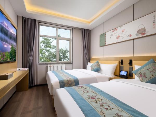 East Sacred Hotel - very close to the Drum tower And Nanluoguxiang Houhai Bar Very close to the bird's nest water cube : photo 2 de la chambre chambre familiale deluxe