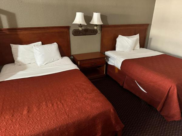 Rodeway Inn & Suites South of Fiesta Park : photo 1 de la chambre efficiency double suite with two double beds - accessible/non-smoking