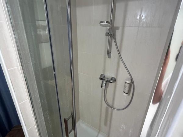 Initial by balladins, Hôtel Broisin : photo 2 de la chambre chambre simple standard