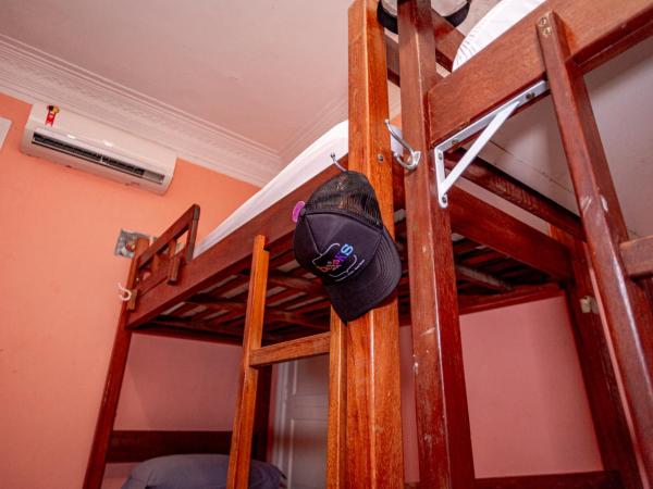 Books Hostel : photo 3 de la chambre lit dans dortoir féminin avec climatisation (6 adultes) 