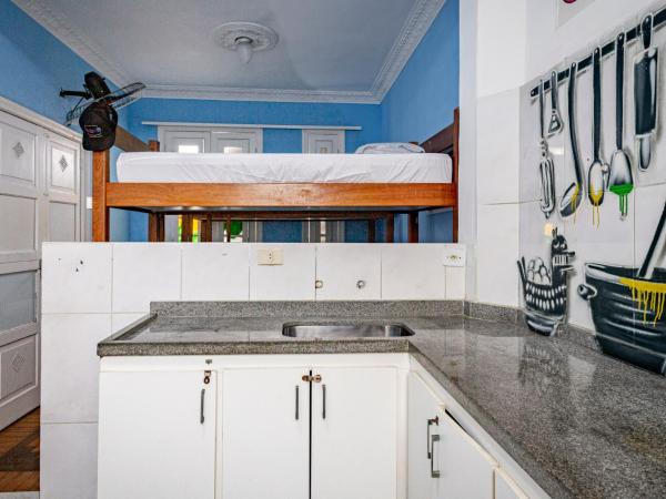 Books Hostel : photo 5 de la chambre lit simple dans dortoir mixte climatisé (4 adultes)