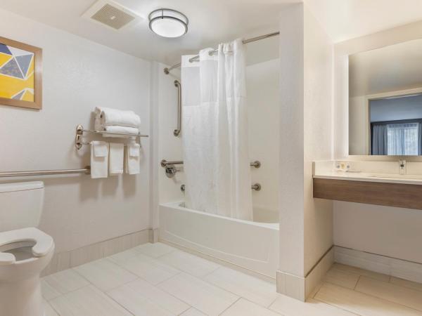 Comfort Suites Columbia Northeast - Fort Jackson : photo 5 de la chambre suite 2 lits queen-size - accessible aux personnes à mobilité réduite - non-fumeurs