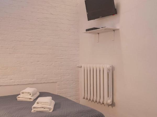 New World St Hostel and Private Room : photo 1 de la chambre chambre double avec salle de bains commune