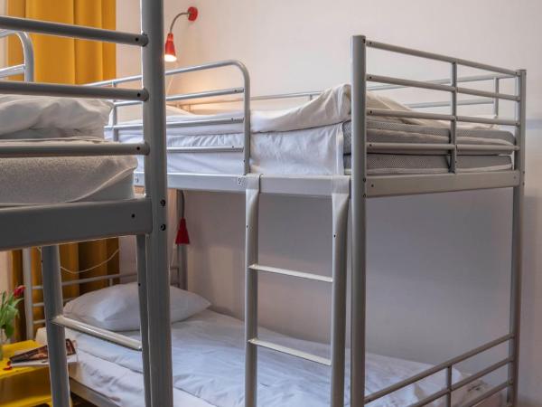 New World St Hostel and Private Room : photo 10 de la chambre lit dans dortoir pour femmes de 6 lits