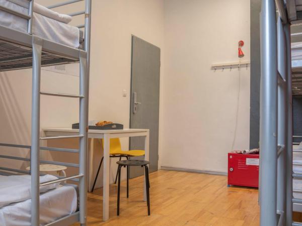 New World St Hostel and Private Room : photo 6 de la chambre lit dans dortoir pour hommes de 6 lits