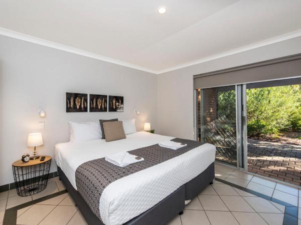 Banksia Tourist Park : photo 1 de la chambre chalet (sleeps 4) - non pet friendly