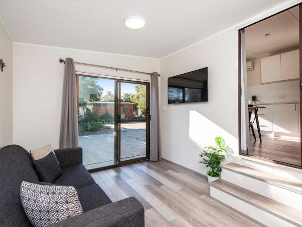 Banksia Tourist Park : photo 1 de la chambre superior family cabin - pet friendly
