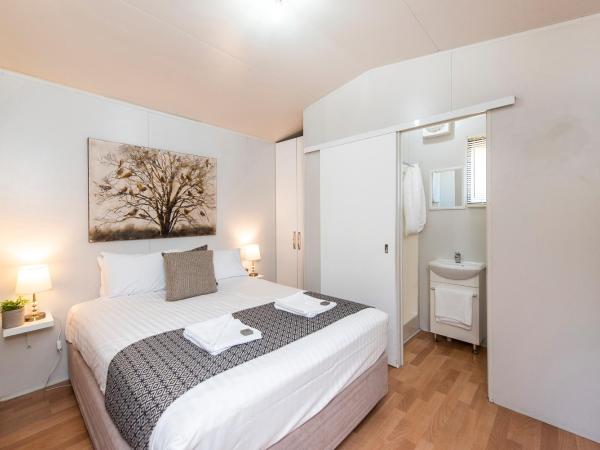 Banksia Tourist Park : photo 4 de la chambre superior cabin - non pet friendly