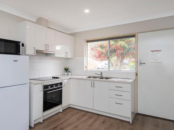 Banksia Tourist Park : photo 3 de la chambre one-bedroom family chalet - non pet friendly