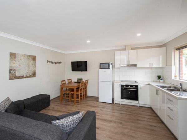 Banksia Tourist Park : photo 8 de la chambre one-bedroom family chalet - non pet friendly