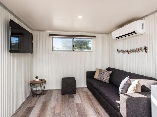 Banksia Tourist Park : photo 7 de la chambre superior double room - pet friendly