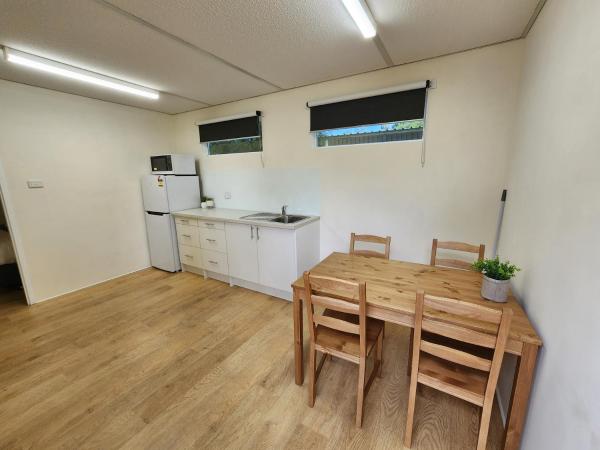 Banksia Tourist Park : photo 5 de la chambre double room with shared bathroom - non pet friendly