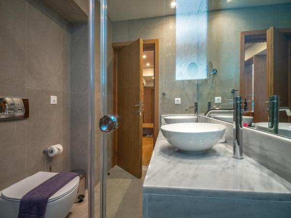 Glyfada Riviera Hotel : photo 5 de la chambre suite deluxe avec baignoire spa