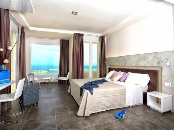 Baldinini Hotel : photo 1 de la chambre chambre double ou lits jumeaux deluxe - vue sur mer
