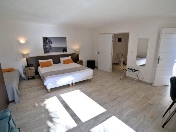 Hôtel Casa Rossa & Spa : photo 4 de la chambre chambre lit king-size avec douche accessible en fauteuil roulant - adaptée aux personnes à mobilité réduite