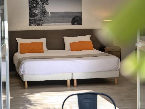 Hôtel Casa Rossa & Spa : photo 6 de la chambre chambre lit king-size avec douche accessible en fauteuil roulant - adaptée aux personnes à mobilité réduite