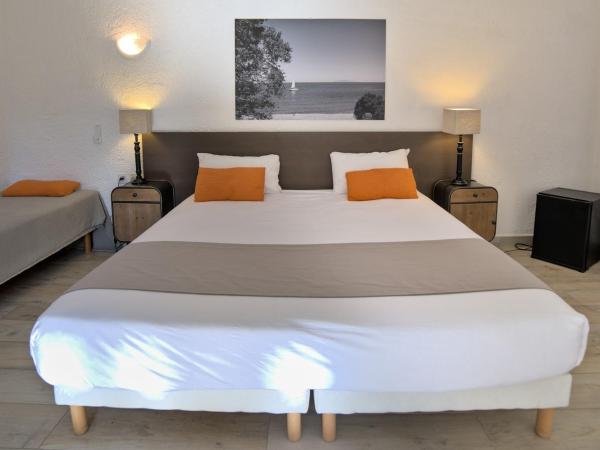 Hôtel Casa Rossa & Spa : photo 5 de la chambre chambre lit king-size avec douche accessible en fauteuil roulant - adaptée aux personnes à mobilité réduite