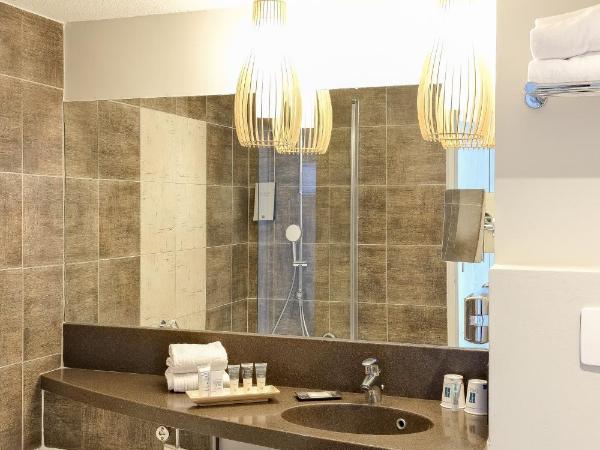 Thalazur Port-Camargue - Hotel & Spa : photo 5 de la chambre chambre lits jumeaux - vue latérale sur jardin