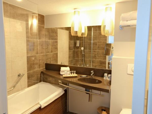 Thalazur Port-Camargue - Hotel & Spa : photo 5 de la chambre chambre familiale avec alcôve - vue sur piscine