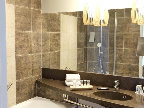 Thalazur Port-Camargue - Hotel & Spa : photo 5 de la chambre chambre double avec vue latérale sur le jardin