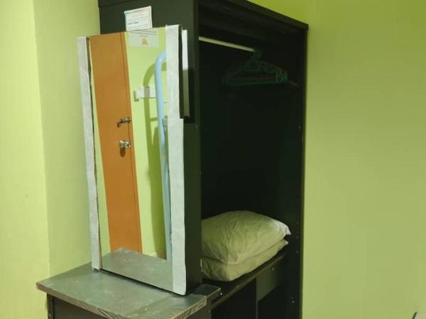 Borneo Gaya Lodge : photo 3 de la chambre family room with private bathroom (no window)