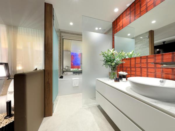 Hotel SB Glow 4 Sup : photo 8 de la chambre suite deluxe avec baignoire spa