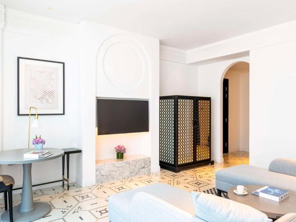 Fairmont La Marina Rabat Sale Hotel And Residences : photo 4 de la chambre suite junior avec lit king-size et balcon