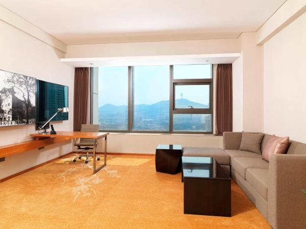 Aloft Dalian : photo 1 de la chambre aloft suite with city view