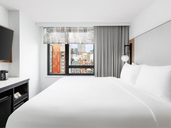 Fairfield Inn & Suites by Marriott New York Manhattan/Times Square South : photo 3 de la chambre chambre 1 lit king-size 