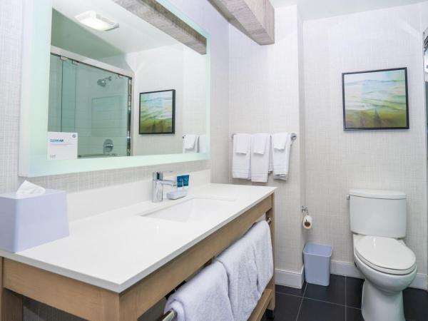 Four Points Marriott Salt Lake City Airport : photo 7 de la chambre suite junior lit king-size avec canapé-lit