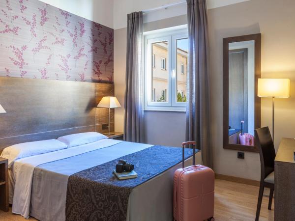 Hotel Macià Monasterio de los Basilios : photo 1 de la chambre chambre lit queen-size avec baignoire spa